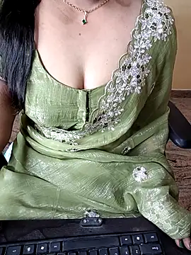 Snapshot of Nithya_05 chatting on December 17, 2025, 5:29 pm Nithya 05 online show from December 17, 2025, 5:29 pm