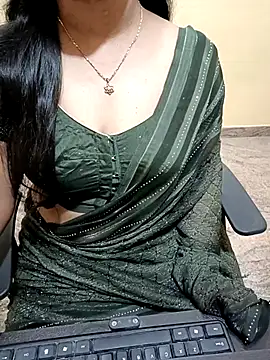 Snapshot of Nithya_05 chatting on October 27, 2025, 4:57 am Nithya 05 online show from October 27, 2025, 4:57 am