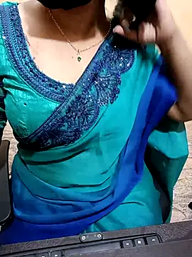 Snapshot of Nithya_05 chatting on November 17, 2025, 5:44 am Nithya 05 online show from November 17, 2025, 5:44 am