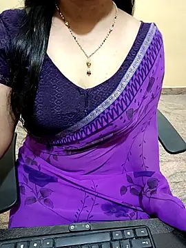 Snapshot of Nithya_05 chatting on October 29, 2025, 4:33 am Nithya 05 online show from October 29, 2025, 4:33 am