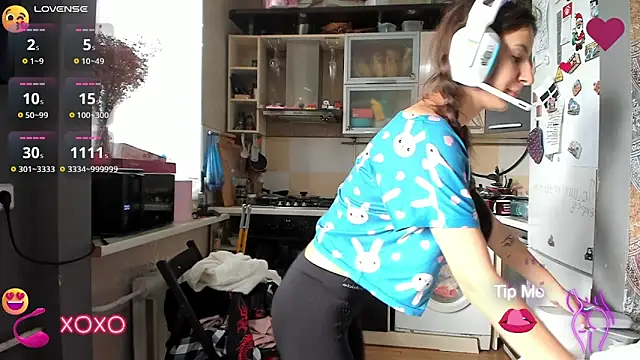 Snapshot of _Nika_Kik chatting on October 31, 2025, 12:13 pm Nika Kik online show from October 31, 2025, 12:13 pm