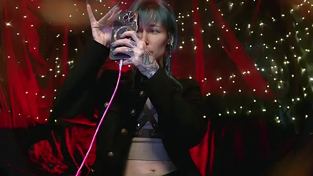 Littlespacemouse online show from November 11, 2025, 6:41 am