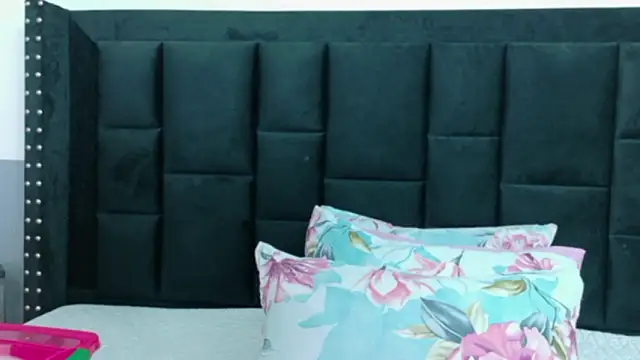 kinkyhousewifee online show from March 15, 2026, 11:50 am