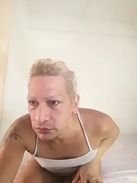 Candy-love87 online show from April 8, 2026, 11:22 am