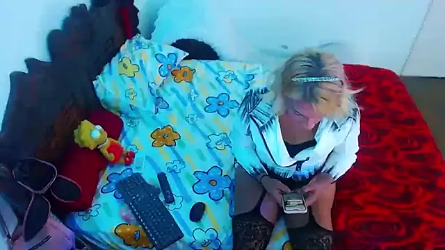 Snapshot of Candy-love87 chatting on February 7, 2026, 2:36 pm Candy-love87 online show from February 7, 2026, 2:36 pm