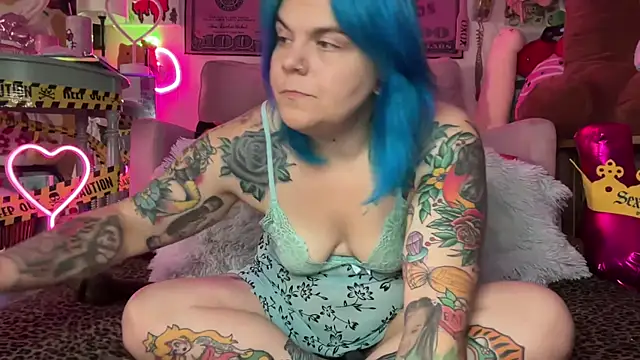 Snapshot of CherryBombBomb chatting on November 16, 2025, 7:13 am CherryBombBomb online show from November 16, 2025, 7:13 am