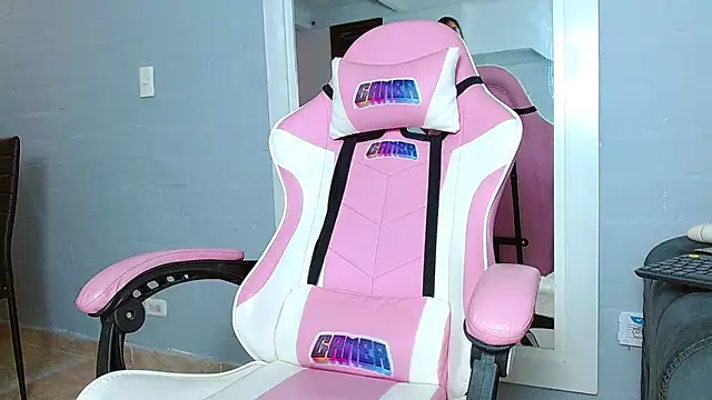 Snapshot of rousebonnett chatting on December 9, 2024, 6:57 pm rousebonnett online show from December 9, 2024, 6:57 pm