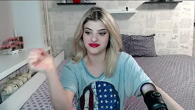 Snapshot of AleksandraFlores chatting on April 14, 2026, 11:54 pm AleksandraFlores online show from April 14, 2026, 11:54 pm