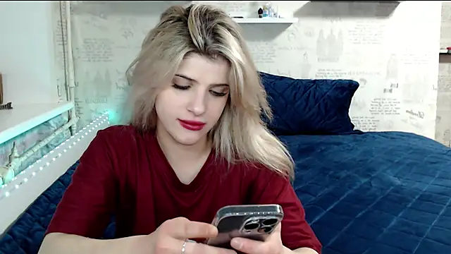 Snapshot of AleksandraFlores chatting on April 2, 2026, 10:16 pm AleksandraFlores online show from April 2, 2026, 10:16 pm