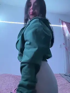 Snapshot of CieloTaylor chatting on December 17, 2025, 12:37 am CieloTaylor online show from December 17, 2025, 12:37 am