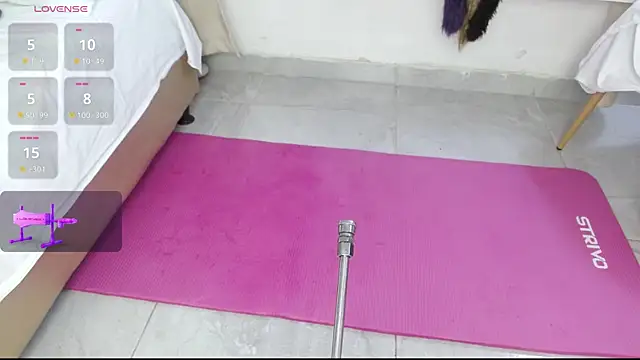 Snapshot of Alessiiaa_ chatting on March 9, 2025, 12:53 pm Alessiiaa online show from March 9, 2025, 12:53 pm