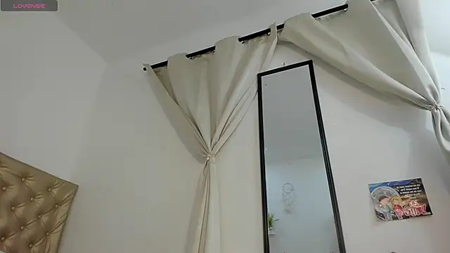 Snapshot of Alessiiaa_ chatting on November 22, 2025, 1:43 pm Alessiiaa online show from November 22, 2025, 1:43 pm