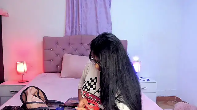 Snapshot of Latinabombsheell chatting on September 30, 2025, 5:57 am Latinabombsheell online show from September 30, 2025, 5:57 am