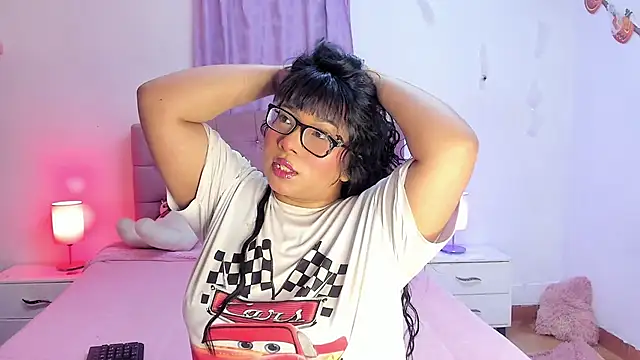 Snapshot of Latinabombsheell chatting on November 18, 2025, 6:06 am Latinabombsheell online show from November 18, 2025, 6:06 am