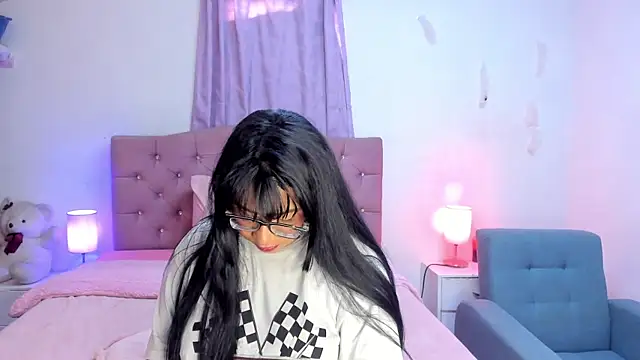 Snapshot of Latinabombsheell chatting on December 15, 2025, 1:39 pm Latinabombsheell online show from December 15, 2025, 1:39 pm