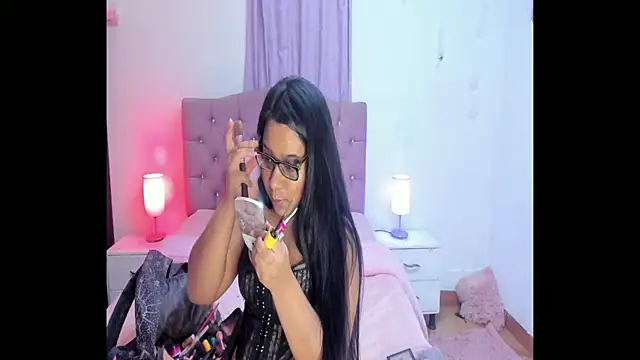 Snapshot of Latinabombsheell chatting on October 29, 2025, 3:38 am Latinabombsheell online show from October 29, 2025, 3:38 am