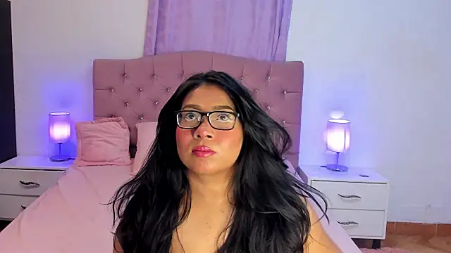 Snapshot of Latinabombsheell chatting on February 1, 2025, 5:49 am Latinabombsheell online show from February 1, 2025, 5:49 am