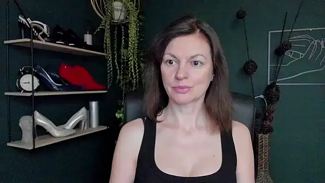 Snapshot of VivianWILD chatting on March 18, 2025, 7:01 am VivianWILD online show from March 18, 2025, 7:01 am