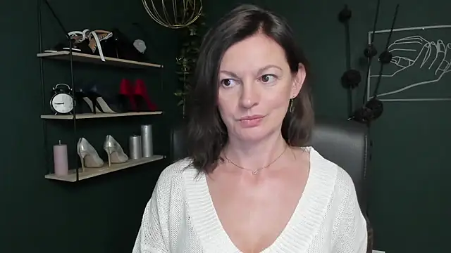 Snapshot of VivianWILD chatting on September 24, 2025, 8:21 am VivianWILD online show from September 24, 2025, 8:21 am