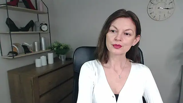 Snapshot of VivianWILD chatting on February 28, 2025, 7:48 am VivianWILD online show from February 28, 2025, 7:48 am