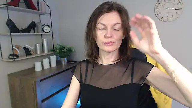 Snapshot of VivianWILD chatting on March 4, 2025, 6:47 am VivianWILD online show from March 4, 2025, 6:47 am