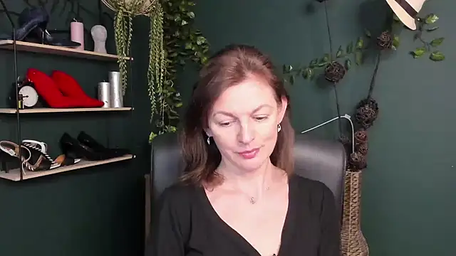 Snapshot of VivianWILD chatting on March 10, 2025, 10:18 am VivianWILD online show from March 10, 2025, 10:18 am