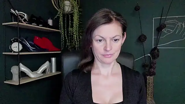 Snapshot of VivianWILD chatting on March 18, 2025, 10:17 am VivianWILD online show from March 18, 2025, 10:17 am