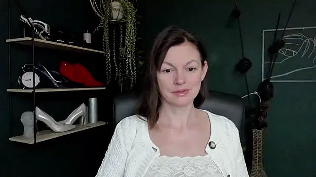 Snapshot of VivianWILD chatting on March 19, 2025, 6:57 am VivianWILD online show from March 19, 2025, 6:57 am