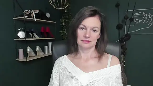 Snapshot of VivianWILD chatting on September 27, 2025, 6:19 am VivianWILD online show from September 27, 2025, 6:19 am