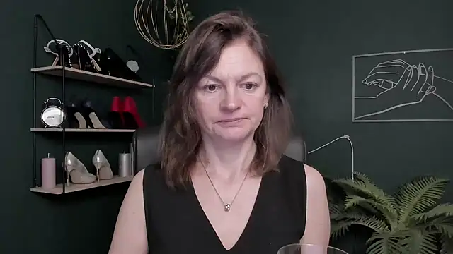 Snapshot of VivianWILD chatting on November 4, 2025, 6:50 am VivianWILD online show from November 4, 2025, 6:50 am