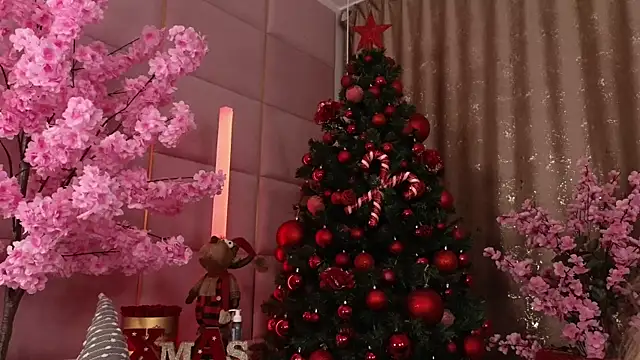 Elliblue online show from December 3, 2025, 11:25 pm