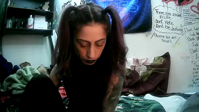 harderisbetter24 online show from January 5, 2025, 3:43 am