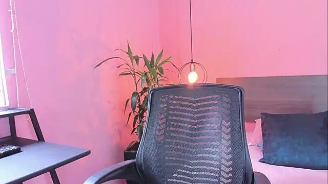 Alana Suares1 online show from March 15, 2025, 6:10 pm