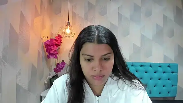 LindaBreeS online show from June 1, 2026, 1:44 pm
