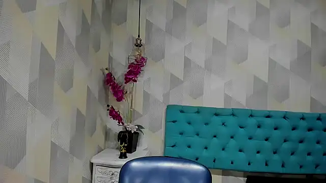 Snapshot of LindaBreeS chatting on November 9, 2025, 12:31 pm LindaBreeS online show from November 9, 2025, 12:31 pm