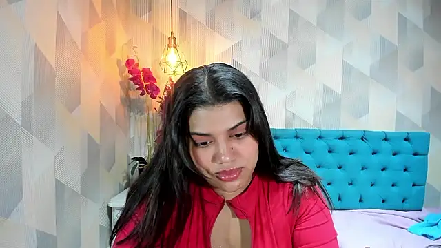 LindaBreeS online show from June 3, 2026, 2:33 pm