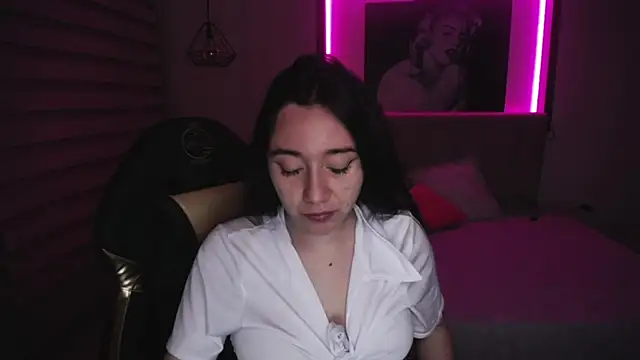 Snapshot of Andrea_Ramos chatting on March 11, 2025, 2:53 am Andrea Ramos online show from March 11, 2025, 2:53 am