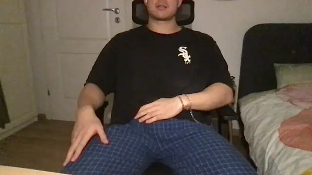 Snapshot of jungcock3210 chatting on October 22, 2025, 5:01 pm jungcock3210 online show from October 22, 2025, 5:01 pm