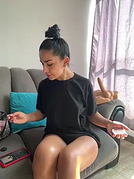 Snapshot of Nikothyna chatting on December 17, 2025, 6:35 pm Nikothyna online show from December 17, 2025, 6:35 pm