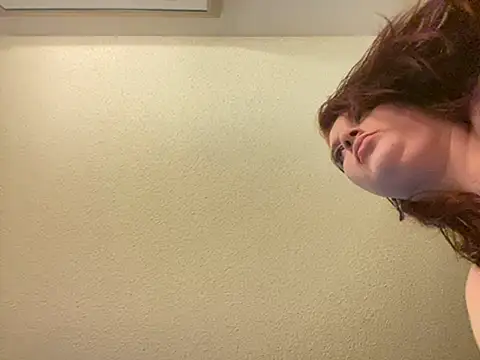 Snapshot of lolabun247 chatting on February 2, 2025, 10:24 am lolabun247 online show from February 2, 2025, 10:24 am