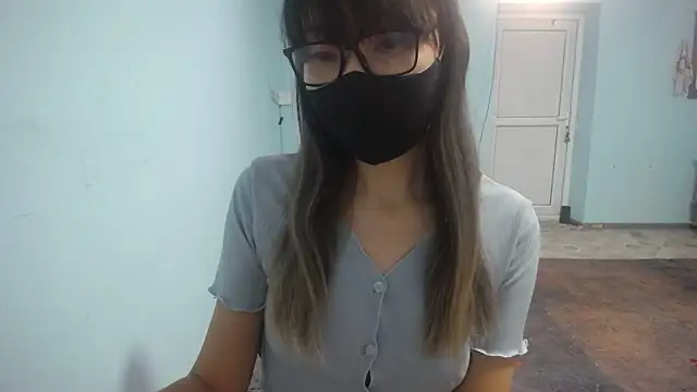 Snapshot of elllaaxx chatting on December 3, 2025, 4:35 am elllaaxx online show from December 3, 2025, 4:35 am