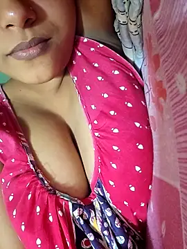 Snapshot of sexyindi_couple chatting on December 1, 2025, 7:20 am sexyindi couple online show from December 1, 2025, 7:20 am