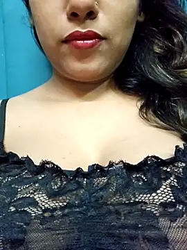 Snapshot of sexyindi_couple chatting on October 5, 2025, 1:35 pm sexyindi couple online show from October 5, 2025, 1:35 pm