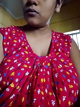 Snapshot of sexyindi_couple chatting on November 22, 2025, 4:11 am sexyindi couple online show from November 22, 2025, 4:11 am