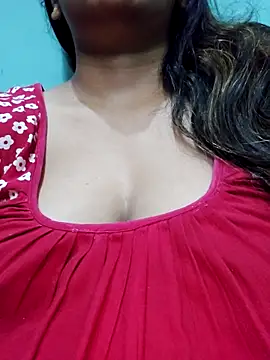 Snapshot of sexyindi_couple chatting on September 29, 2025, 6:31 am sexyindi couple online show from September 29, 2025, 6:31 am