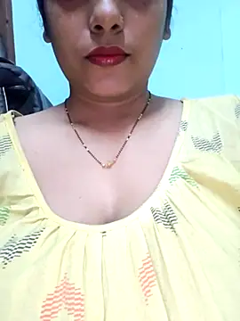 Snapshot of sexyindi_couple chatting on March 10, 2025, 7:22 am sexyindi couple online show from March 10, 2025, 7:22 am