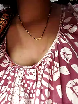 Snapshot of sexyindi_couple chatting on January 26, 2025, 1:47 pm sexyindi couple online show from January 26, 2025, 1:47 pm