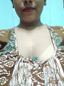 Snapshot of sexyindi_couple chatting on May 29, 2026, 7:47 am sexyindi couple online show from May 29, 2026, 7:47 am