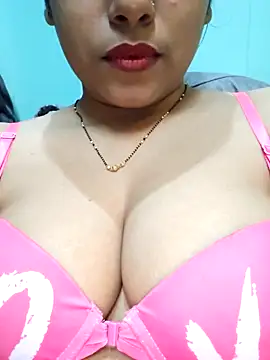 Snapshot of sexyindi_couple chatting on March 11, 2025, 5:24 pm sexyindi couple online show from March 11, 2025, 5:24 pm