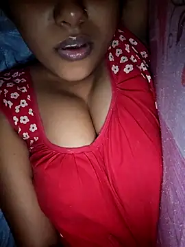 Snapshot of sexyindi_couple chatting on November 19, 2025, 2:11 am sexyindi couple online show from November 19, 2025, 2:11 am